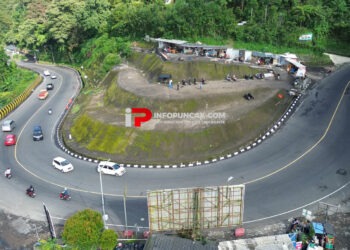 Warung-Tebing-Puncak Pass Jadi Magnet Wisatawan yang Melintas
